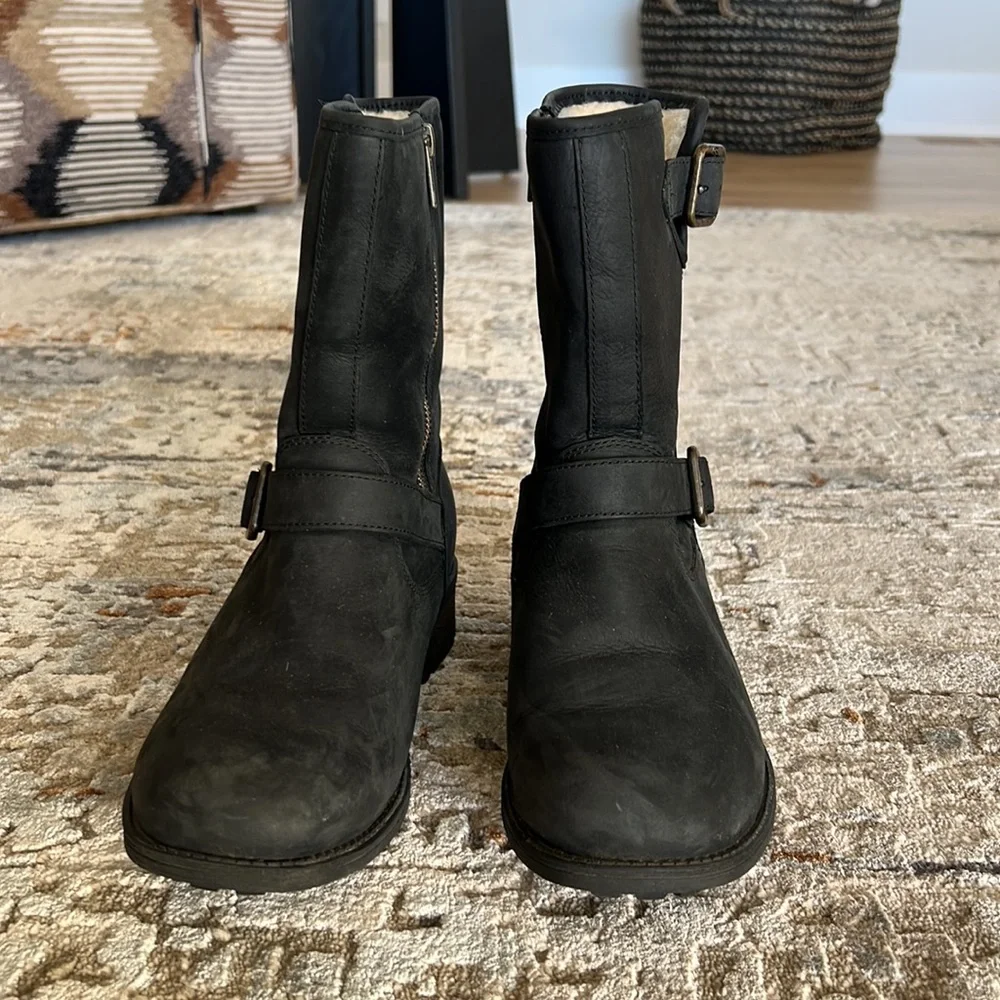 Ugg Chaney Boots - Picture 7 of 13